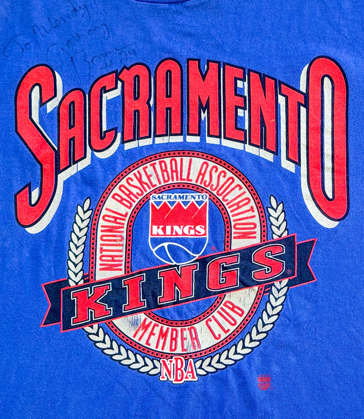 Vintage Sacramento Kings NBA Single Stitch Signed Graphic T-Shirt – Large