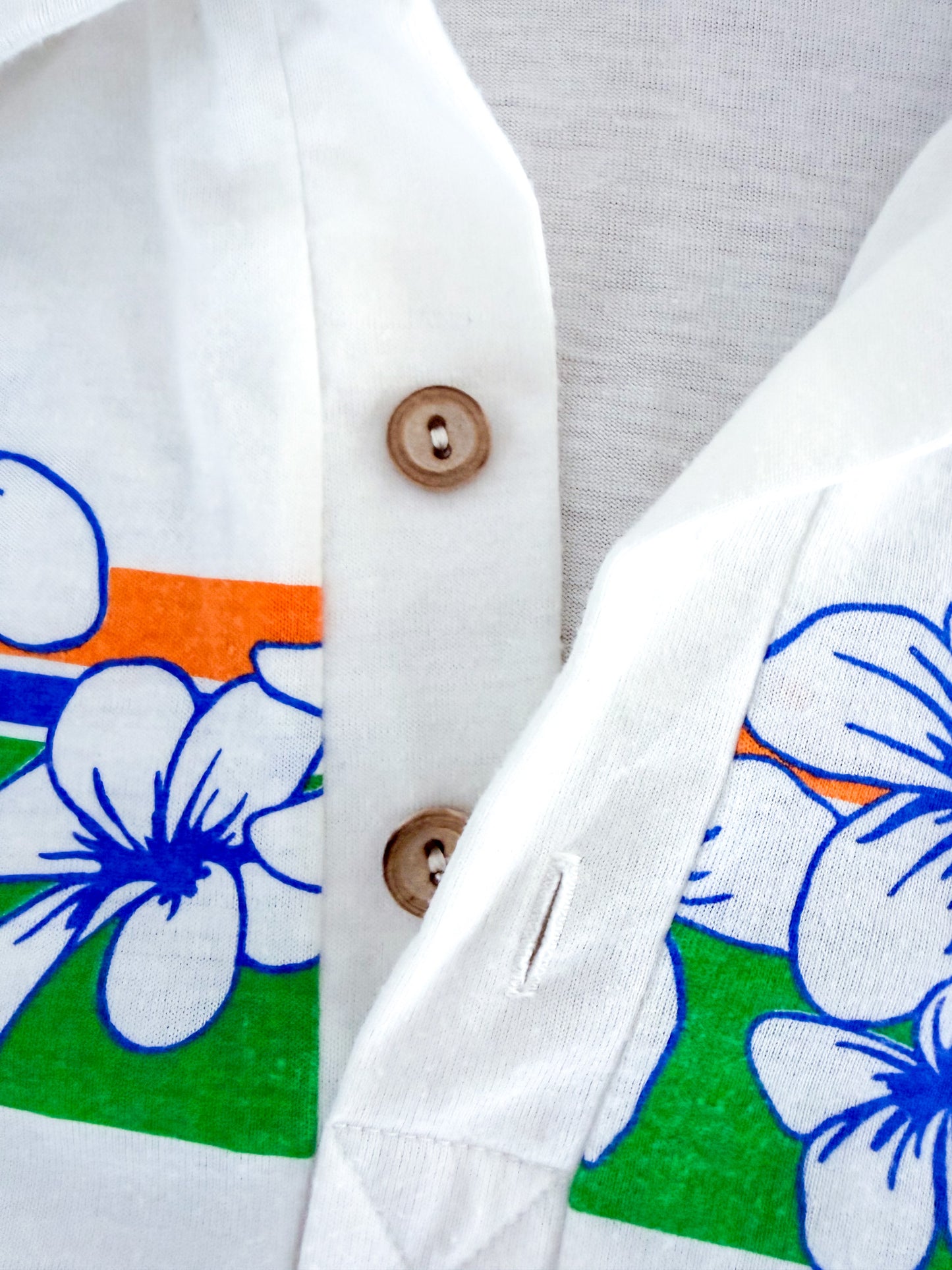 Vintage 1970s Hawaii Floral White Single Stitch Polo Shirt Medium