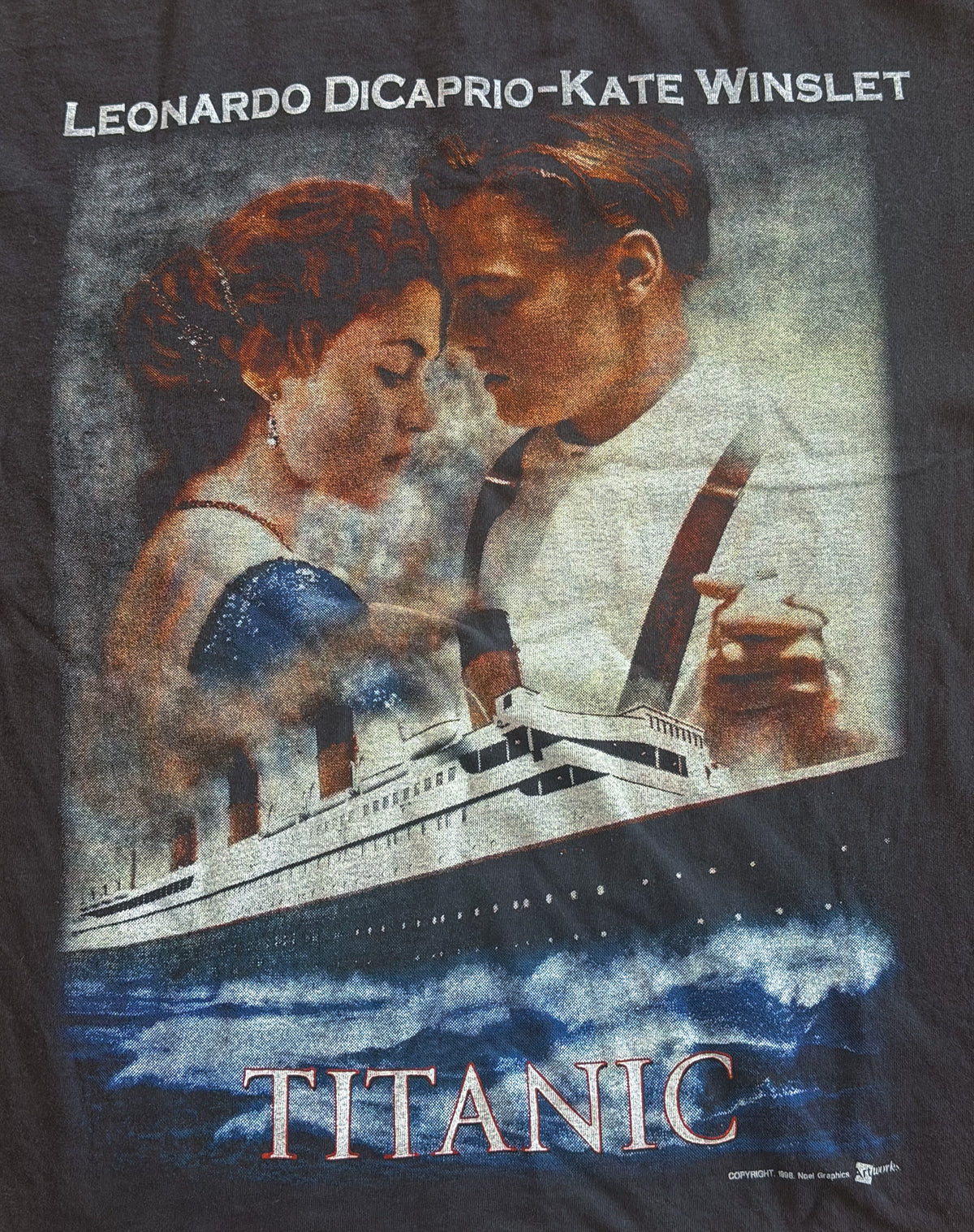 Titanic Leonardo DiCaprio Kate Winslet Movie Graphic T-Shirt, Large