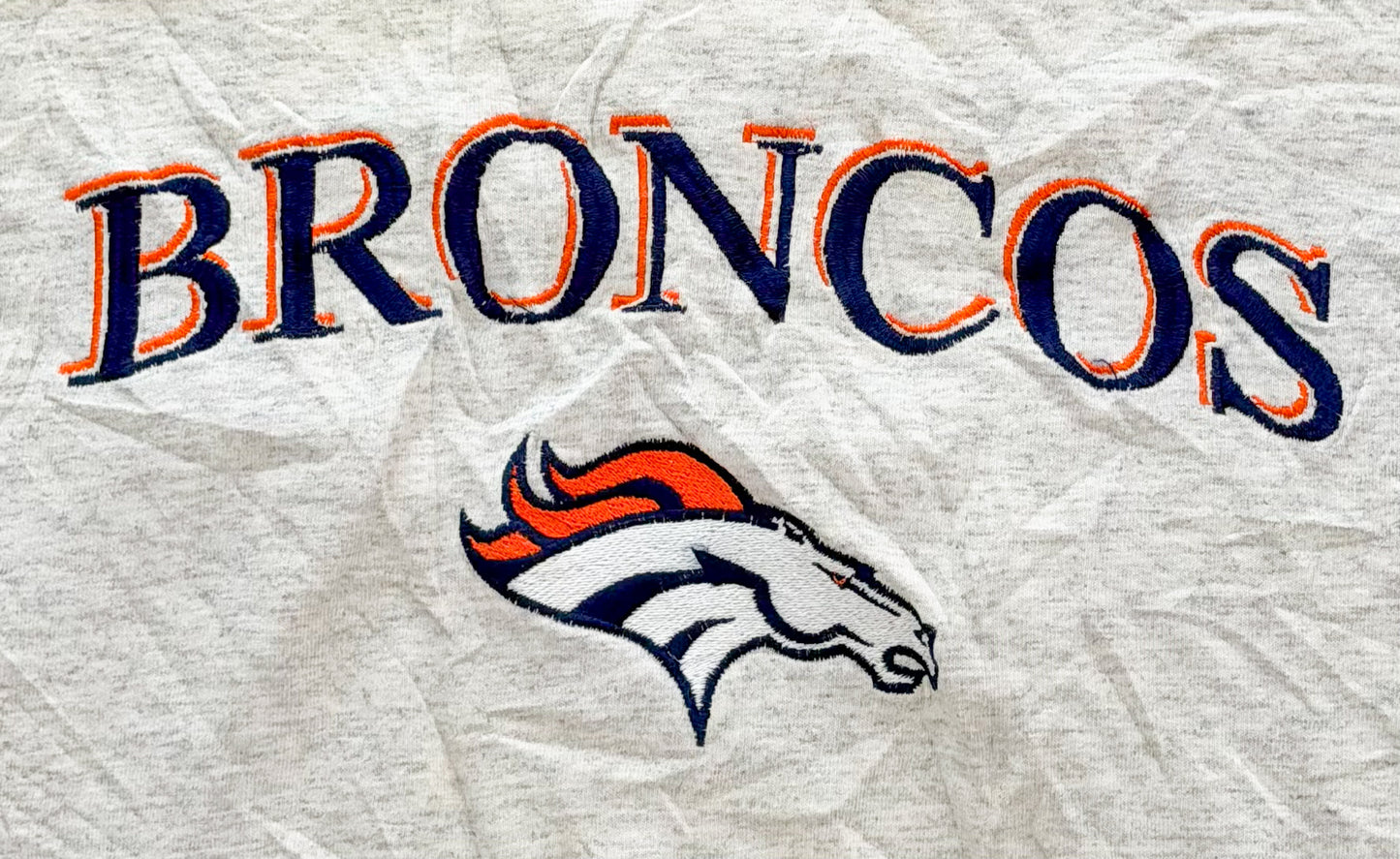 Vintage Denver Broncos Logo 7 Embroidered NFL T-Shirt, size Large