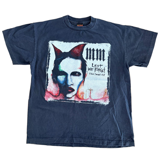 Vintage 2004 Marilyn Manson “Lest We Forget” Tour T-Shirt L – Brockum Made in USA 2000s Metal Band Tee Against All Gods