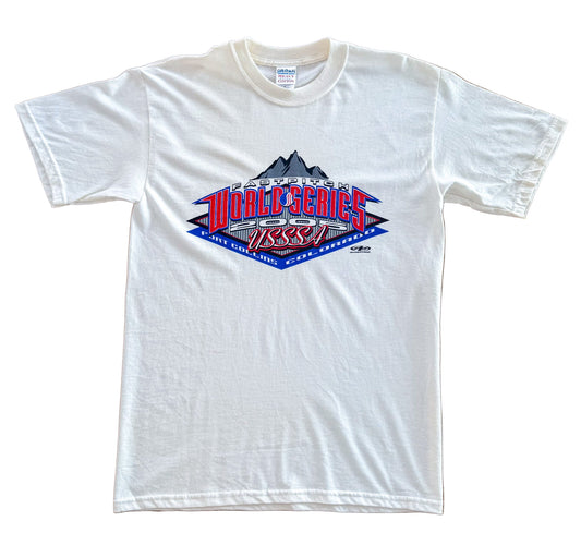 Vintage 2005 USSSA Fastpitch World Series – Fort Collins Colorado Graphic T-shirt – White Gildan Heavy Cotton – Size Medium