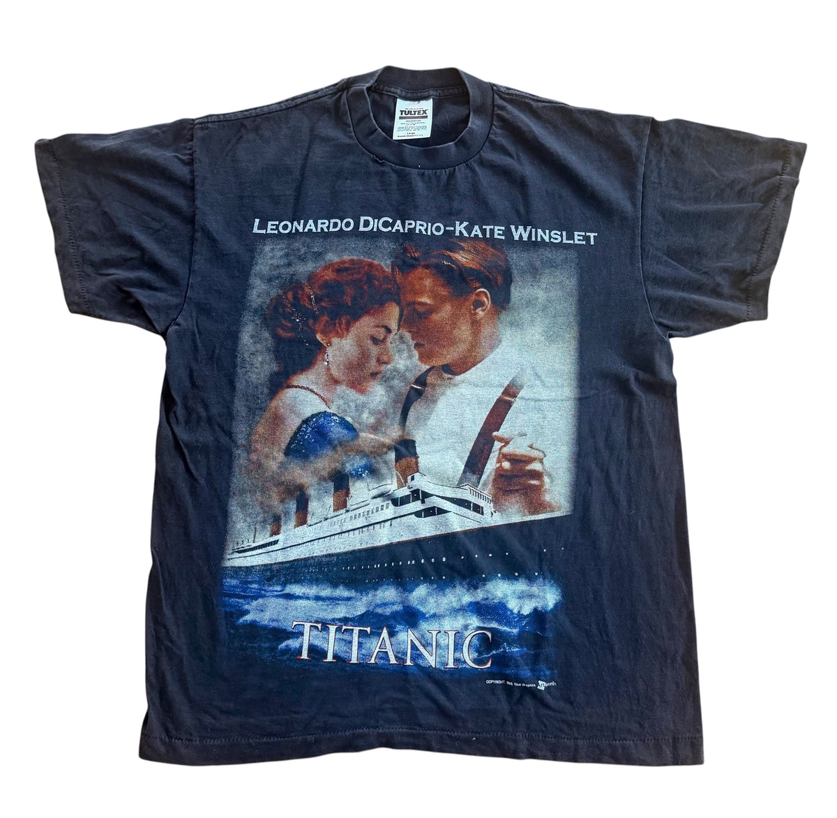Titanic Leonardo DiCaprio Kate Winslet Movie Graphic T-Shirt, Large